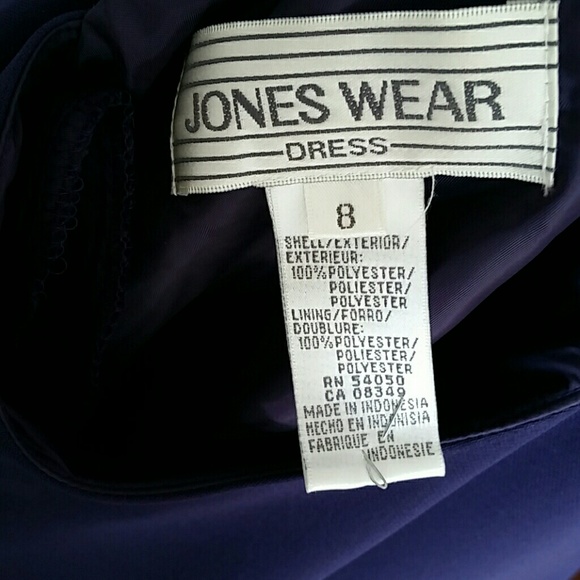 Beautiful dress - Picture 3 of 3